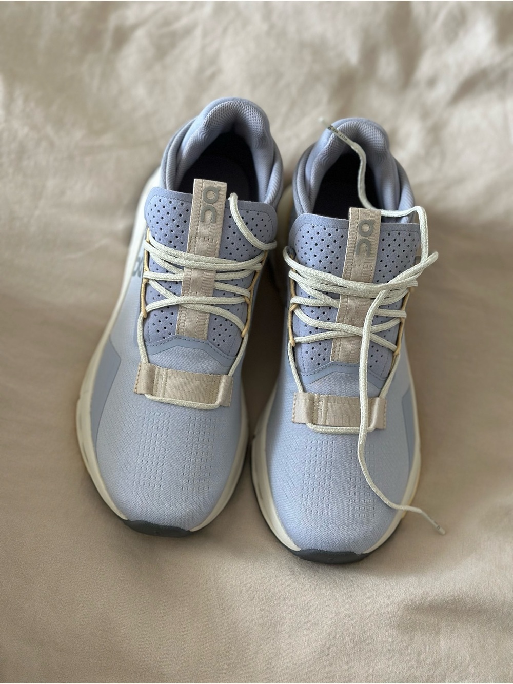 On Cloudnova 2 size 7.5 - Picture 2 of 6